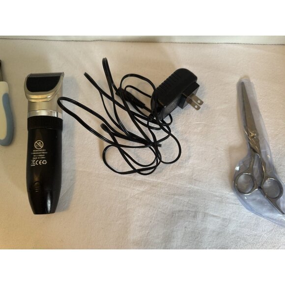 Ceenwes Professional Rechargeable Salon Pet Hair Clipper And Nail Clipper Set - Picture 4 of 4